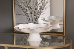 Encanto Carola Pedestal Cake Plate Cream & White